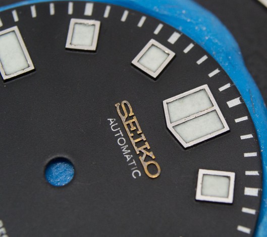 6105 dial relume closeup