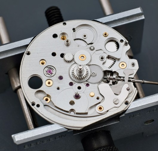 Setting parts of an Orient watch movement