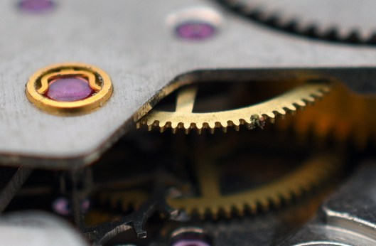 Close-up of the centre wheel showing dirt on the teeth