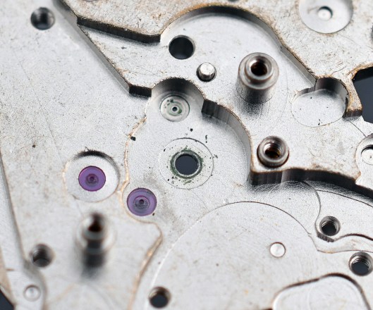 A close-up of the dirty centre wheel hole in the main plate